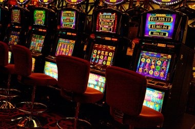 Live casino table environment with multi-camera stream