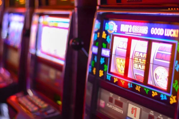 Pay table breakdown for Texas Hold'em Bonus hands and payout multipliers